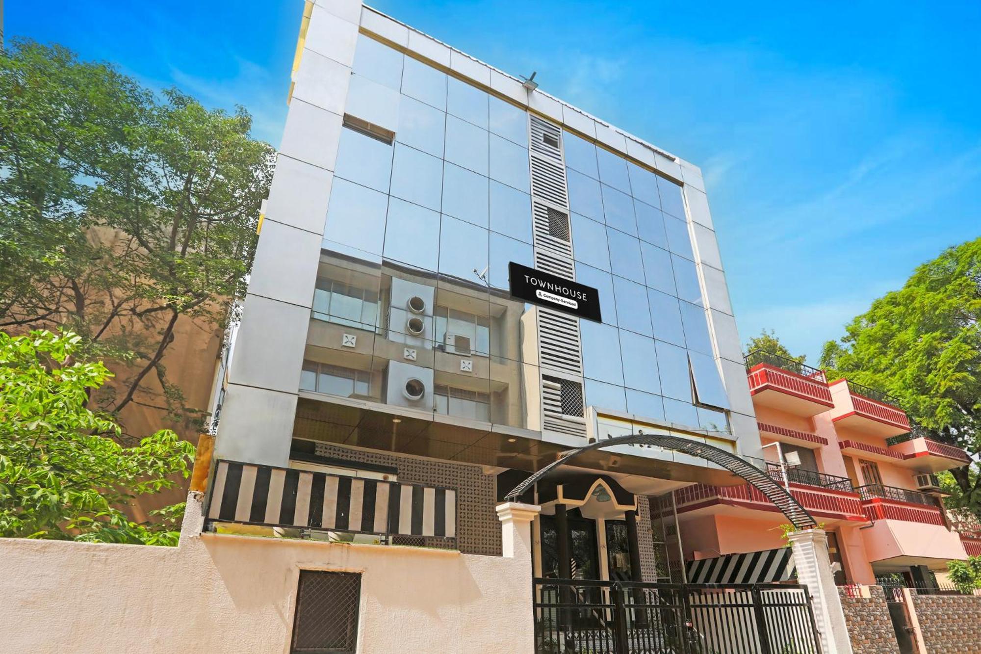 Super Townhouse Cantonment Varanasi Formerly Sarin Inn Exterior photo